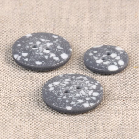 Bouton 2 trous 20 mm plastique recyclé 577 Gris cendre
