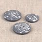 Bouton 2 trous 20 mm plastique recyclé 577 Gris cendre